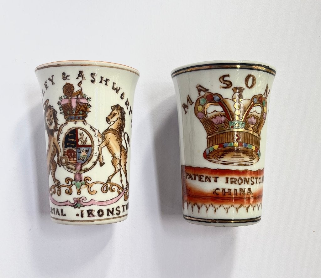 Pair of Ashworth & Mason's Chinese Porcelain beakers 華榮堂製, Ophalen of Verzenden