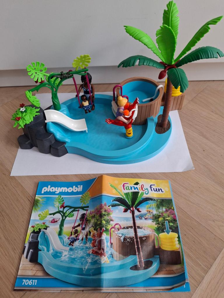 Playmobil Family Fun 70611 Zwembad met glijbaan, Ophalen of Verzenden, Zo goed als nieuw, Complete set