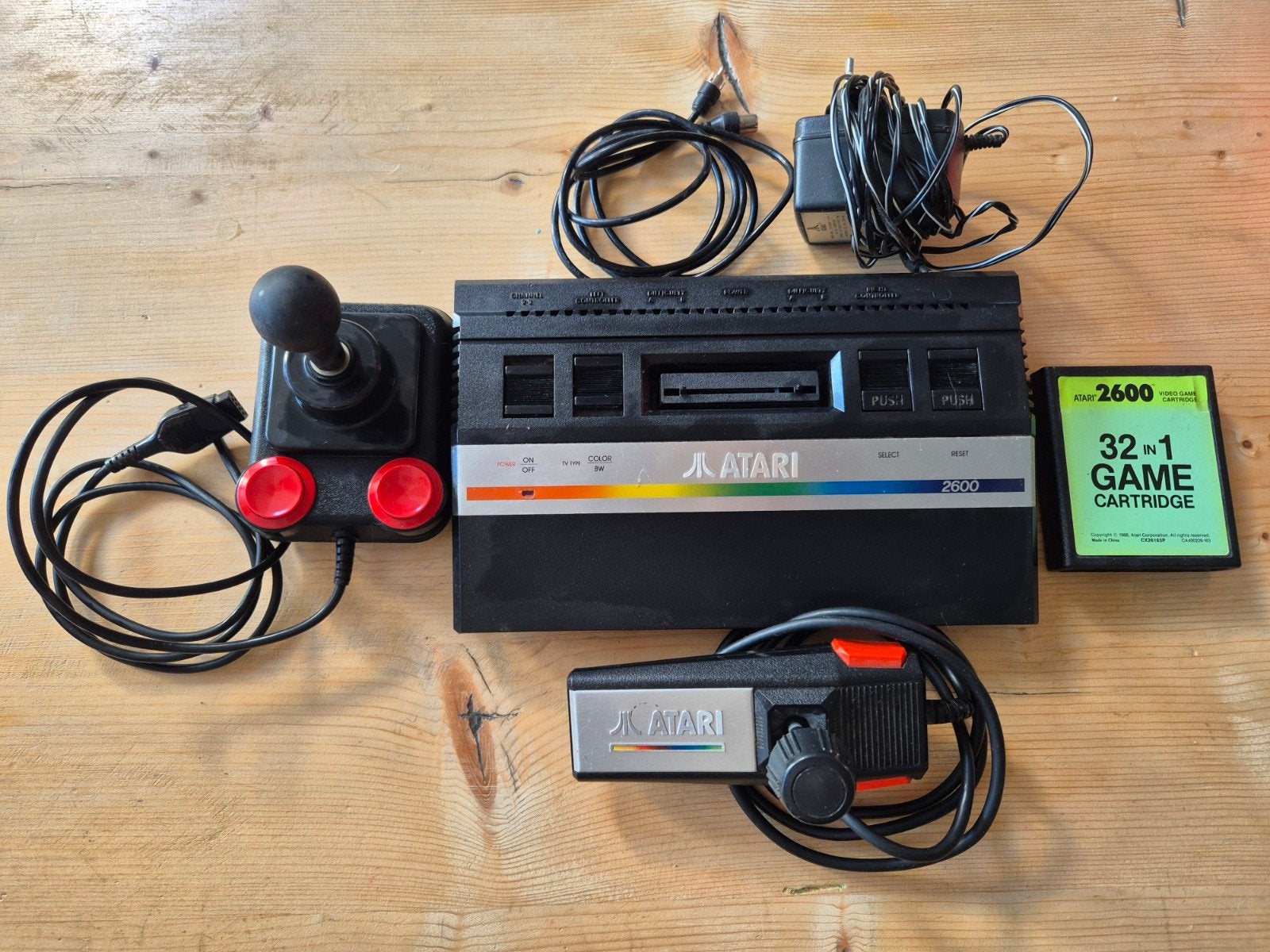 Atari 2600 met 2 controllers en 32-in-1 game cartridge, Spelcomputers en Games, Met 2 controllers, Ophalen of Verzenden, Atari 2600