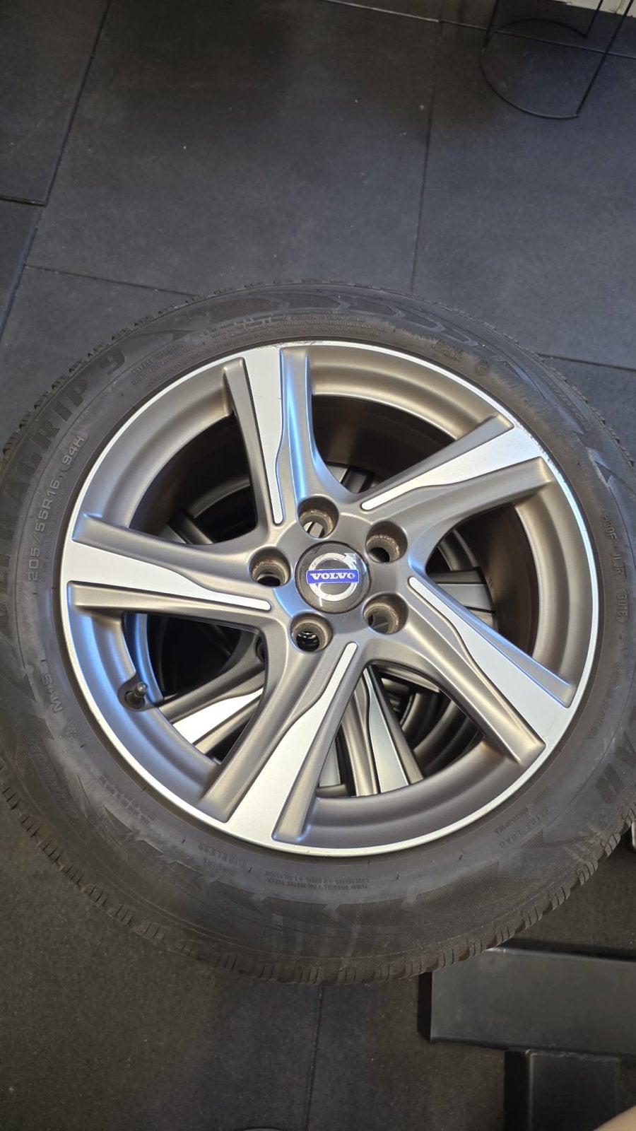 4x Volvo velgen met Goodyear winterbanden 205/55R16, Gebruikt, 16 inch, Banden en Velgen, Personenwagen
