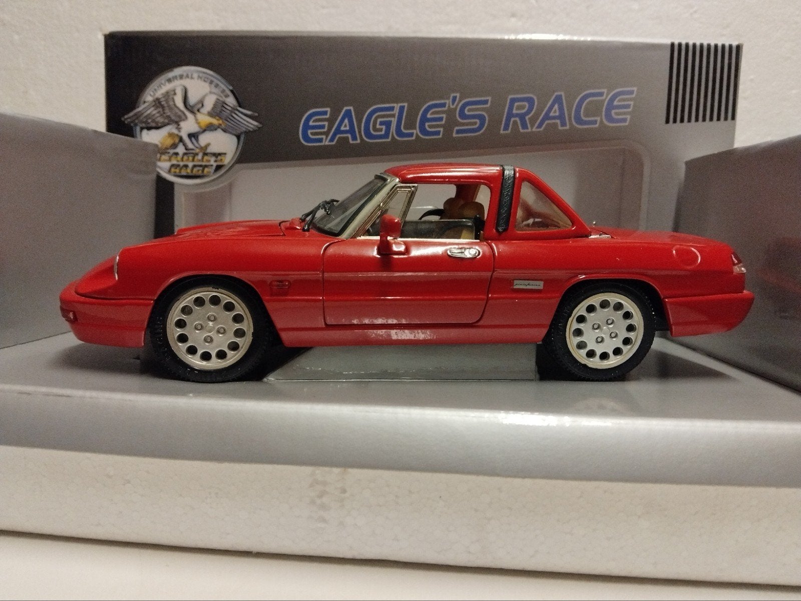 Alfa Romeo Spider cabriolet hardtop Eagle metal 1:18 KRD, Ophalen of Verzenden, Zo goed als nieuw, Auto, Overige merken