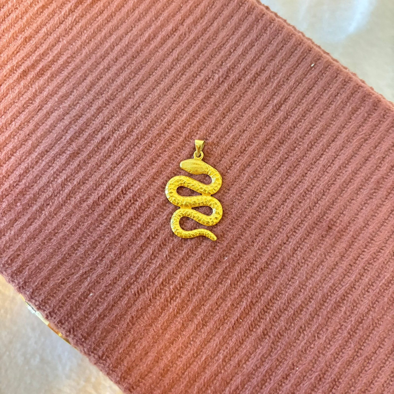 New 18k saudi gold big snake pendant, Ophalen of Verzenden, Nieuw, Goud, Goud