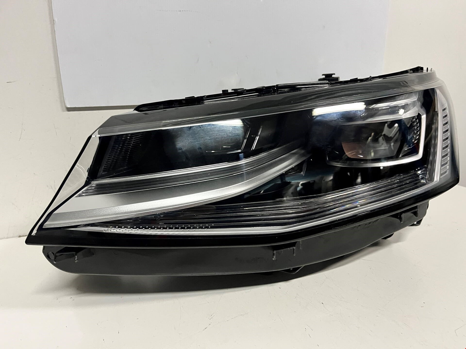 VW TRANSPORTER T7 VOL LED IQ LIGHT KOPLAMP LINKS 7T1941081B, Gebruikt, Volkswagen, Volkswagen AG, Berliner Ring 2
38440  Wolfsburg, DE
