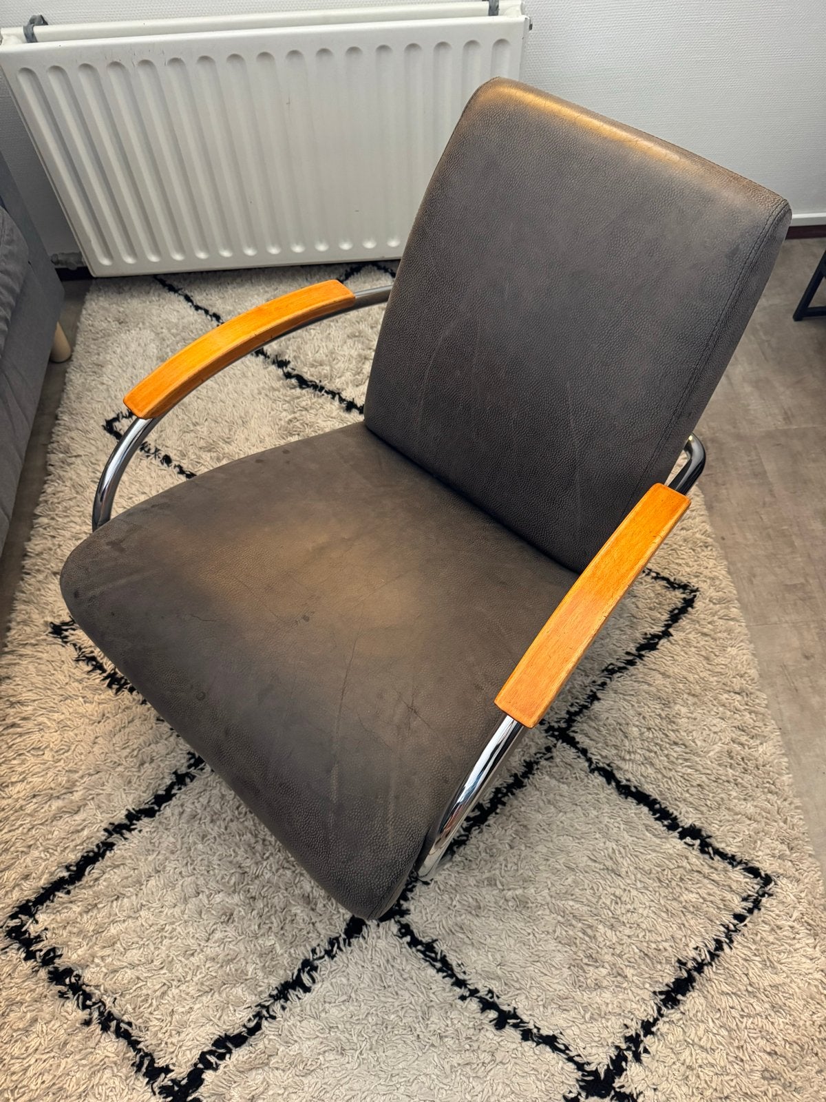 Gelderland fauteuil type 5470 - Zwart leer, chroom, kersenho, Huis en Inrichting, Fauteuils, Ophalen, Gebruikt, Leer, 75 tot 100 cm