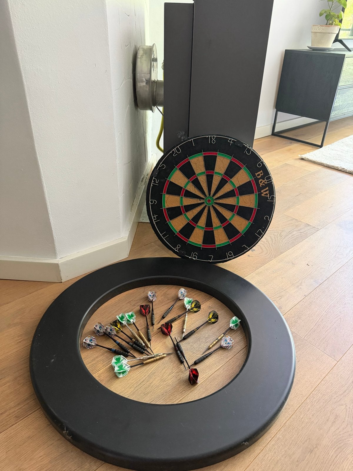 Dartbord met pijlen en surround ring, Ophalen, Gebruikt, Dartbord met pijlen