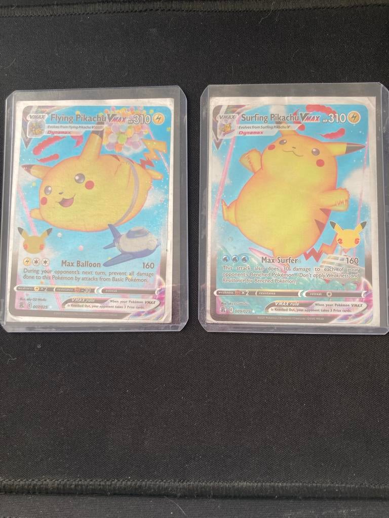 Flying Pikachu VMAX & Surfing Pikachu VMAX Pokémon kaarten, Hobby en Vrije tijd, Verzamelkaartspellen | Pokémon, Ophalen of Verzenden