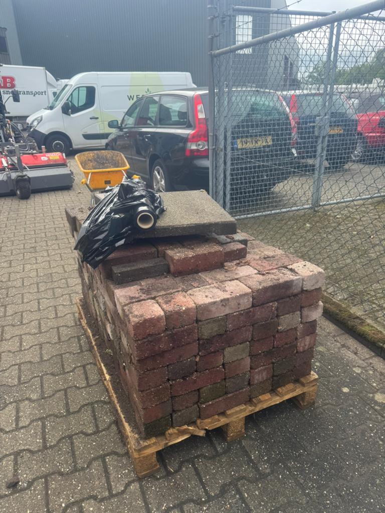 Gratis 250 stuks, Doe-het-zelf en Verbouw, Metselstenen, Ophalen of Verzenden, Zo goed als nieuw, Bakstenen