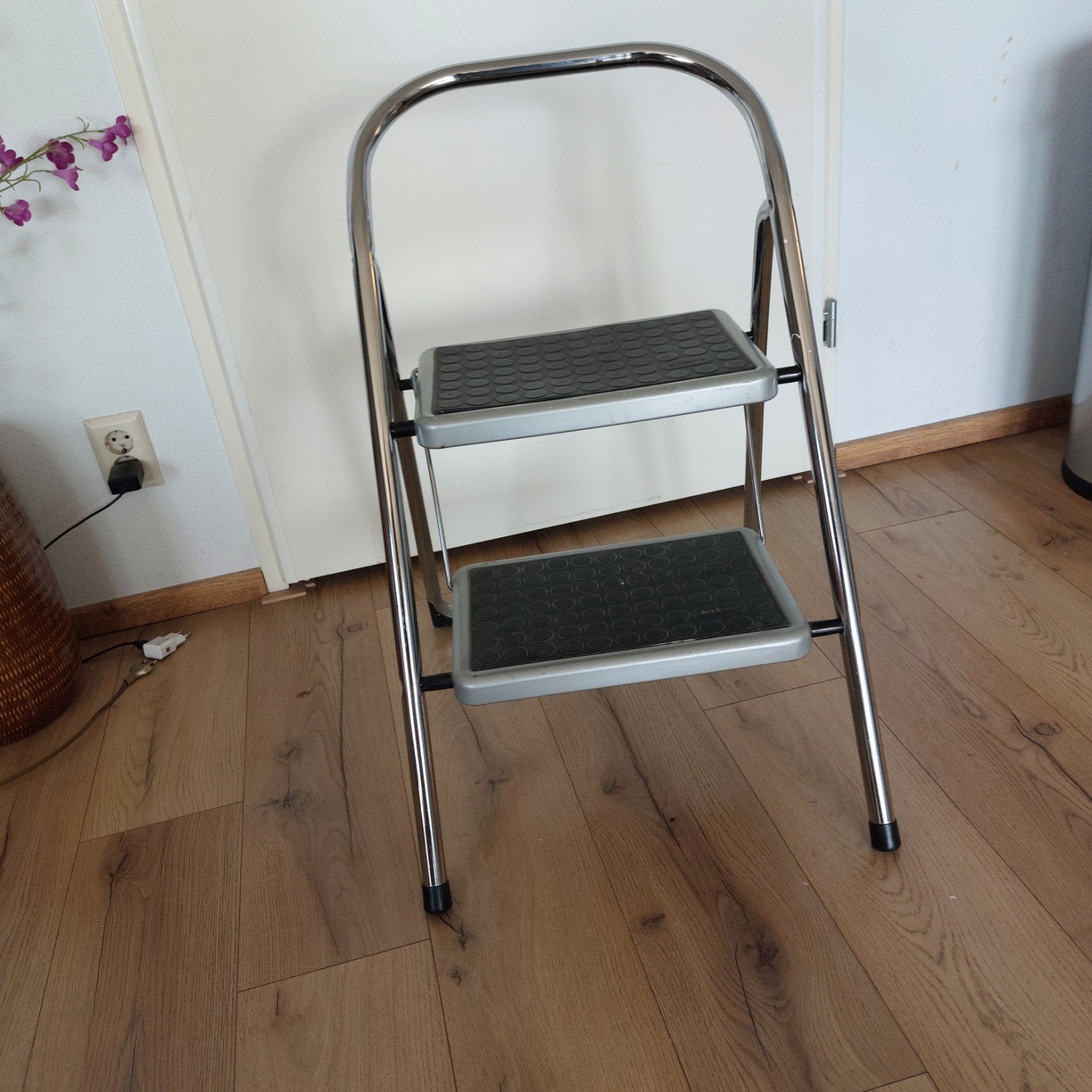 Brabantia TRAP 2 treden, Doe-het-zelf en Verbouw, Ladders en Trappen, Ophalen, Zo goed als nieuw, Minder dan 2 meter