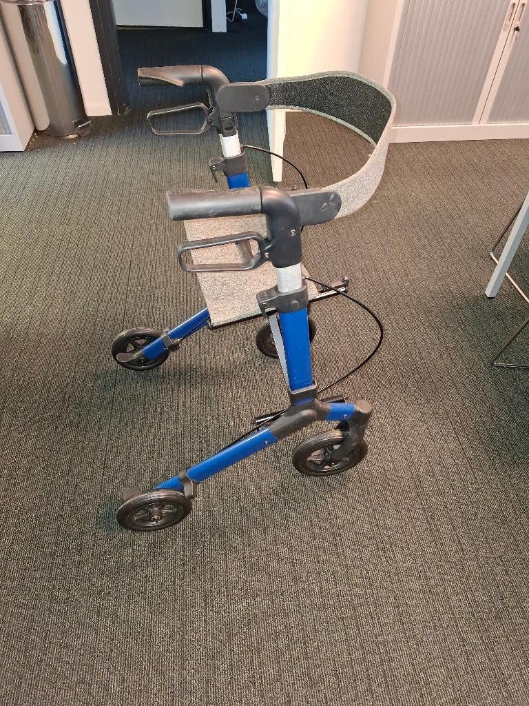 Rollator, Diversen, Ophalen of Verzenden, Opvouwbaar, Zo goed als nieuw