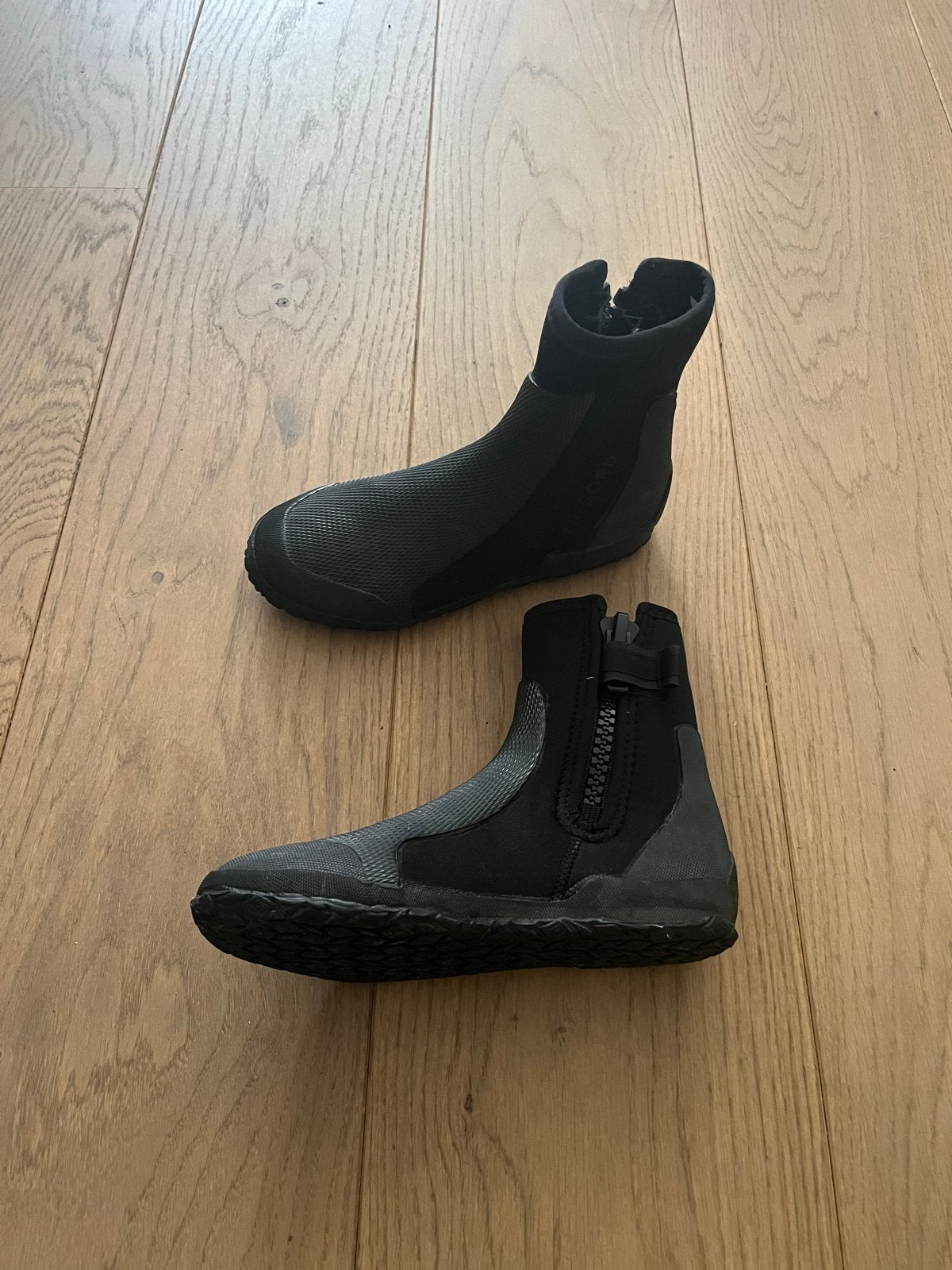 Tribord booties 33/34 - Zeil- of surfschoenen, Ophalen, Gebruikt, Kind, Zeil- of Surfschoenen