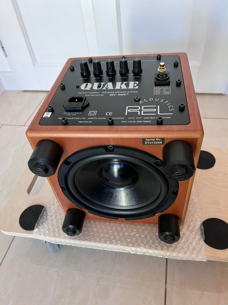 REL subwoofer QUAKE Acoustics, Audio, Tv en Foto, Luidsprekers, Subwoofer, Zo goed als nieuw, 120 watt of meer, Ophalen