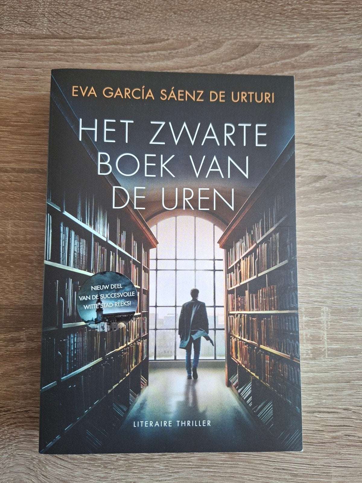 Het zwarte boek van de uren - Eva García Sáenz de Urturi, Boeken, Ophalen of Verzenden