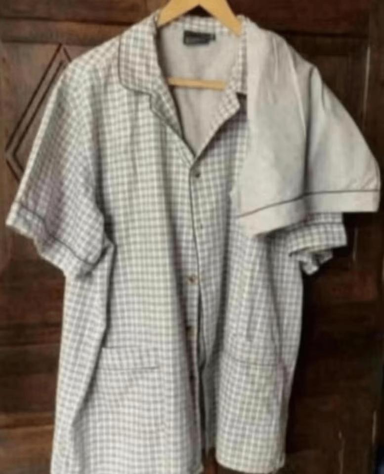 Zomerpyama met korte broek; grijs zwarte bies; 54; Barisal, Ophalen of Verzenden, Zo goed als nieuw, Maat 52/54 (L)