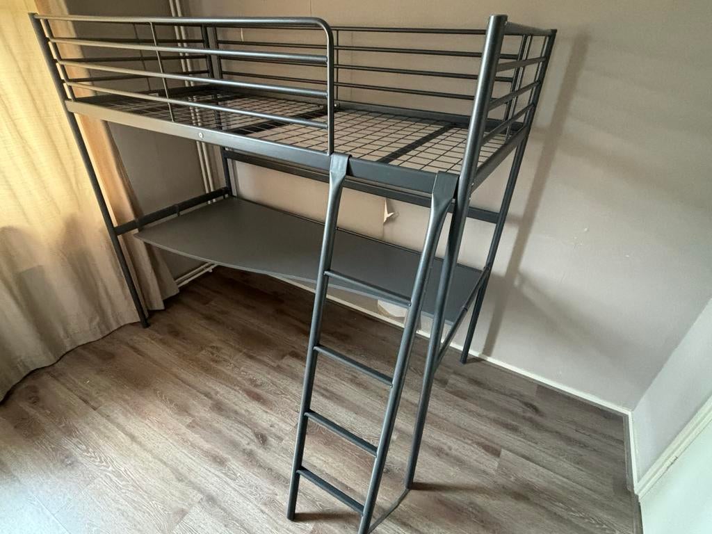 IKEA Hoogslaper Metaal met Bureau, Huis en Inrichting, Slaapkamer | Stapelbedden en Hoogslapers, Ophalen, Gebruikt, Eenpersoons
