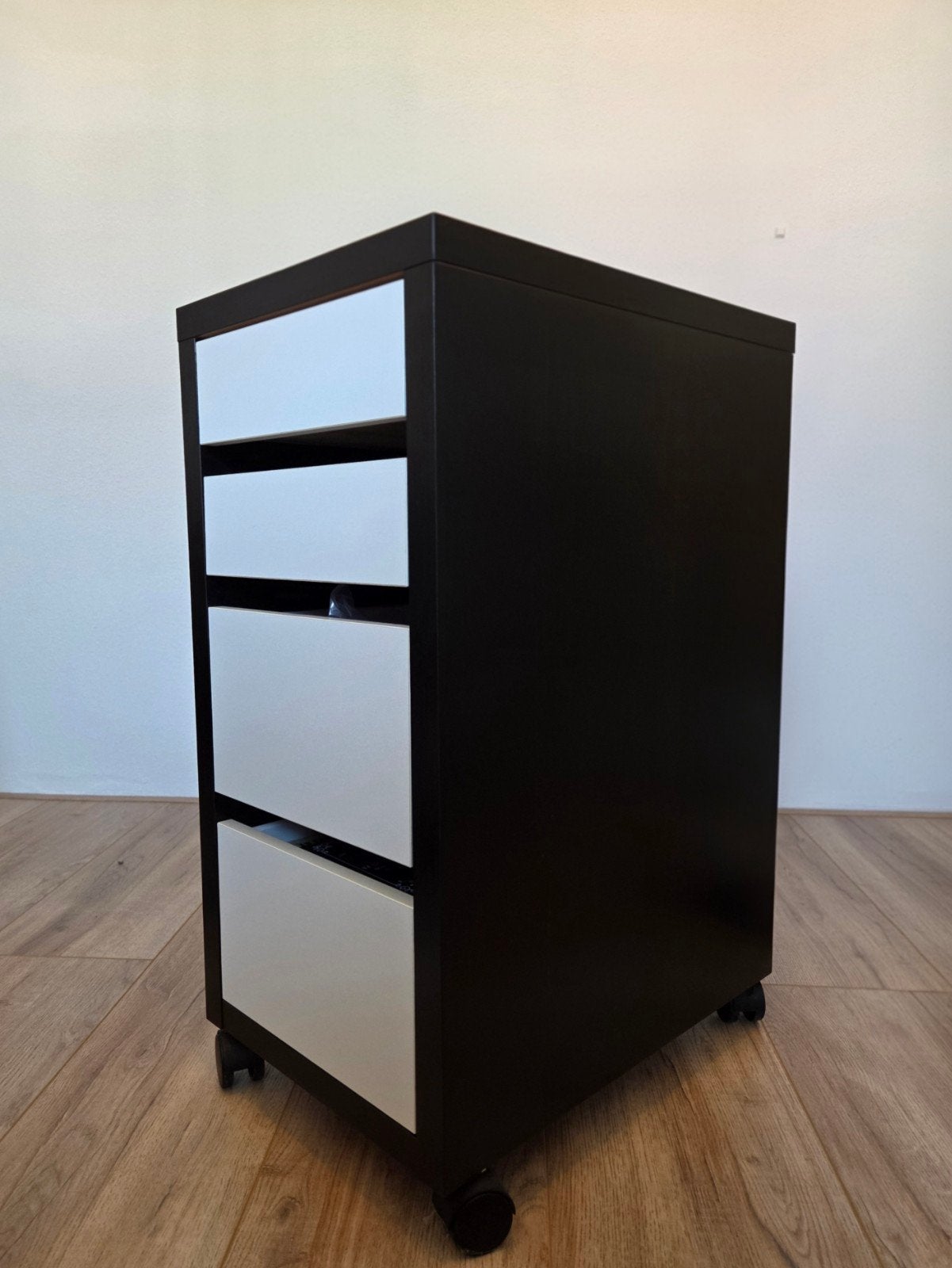 Ikea MICKE bureau met ladeblok - Zwart/Wit, Huis en Inrichting, Bureaus, Ophalen, Zwart, Spaanplaat of MDF, Zo goed als nieuw