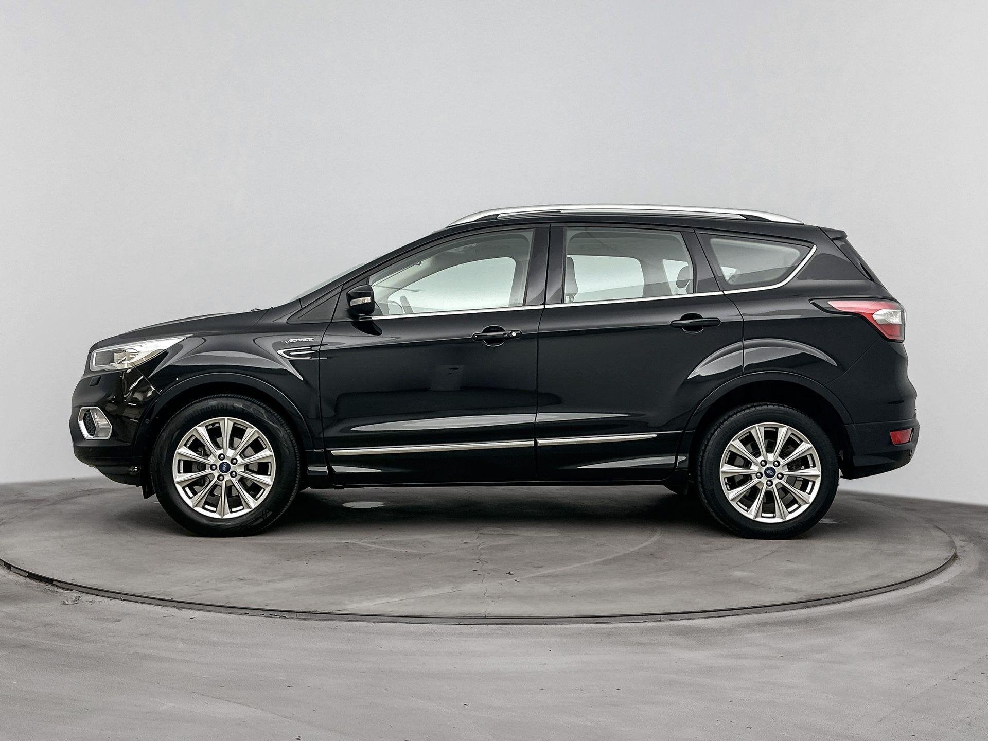 Ford Kuga 1.5 EcoBoost Vignale | Pack Winter | Memory Stoele, Auto's, Dealer onderhouden, Euro 6, 4 cilinders, Zwart