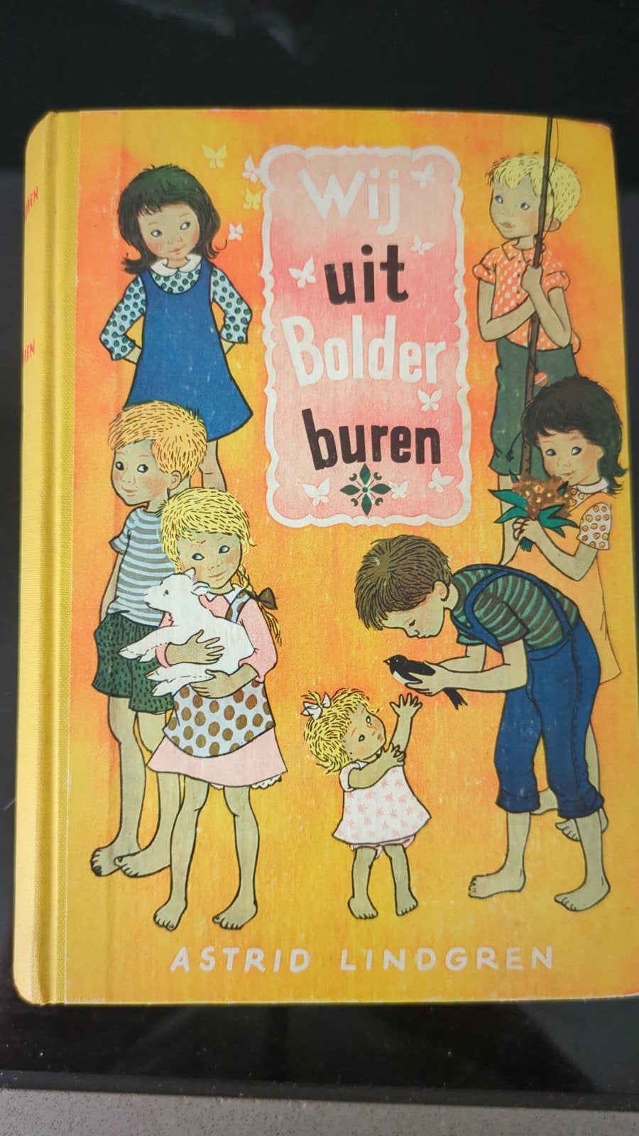 Oud boek: Wij uit Bolderburen - Astrid Lindgren, Boeken, Ophalen of Verzenden, Gelezen, Astrid Lindgren, Fictie algemeen