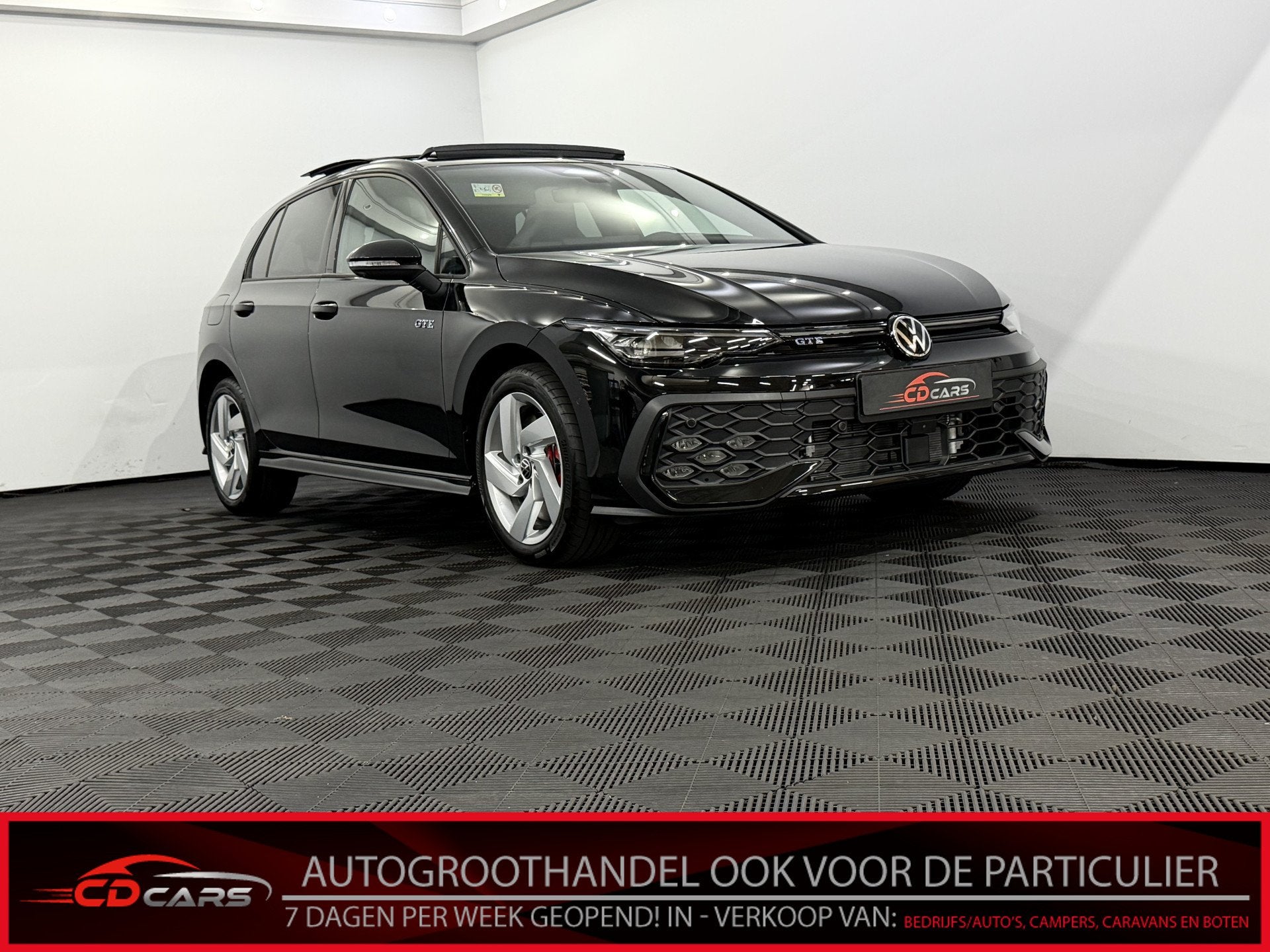 Volkswagen Golf 1.5 eHybrid GTE Plug-in Panoramadak, 360 Cam, Auto's, 77 km/l, 4 cilinders, Zwart, Leder