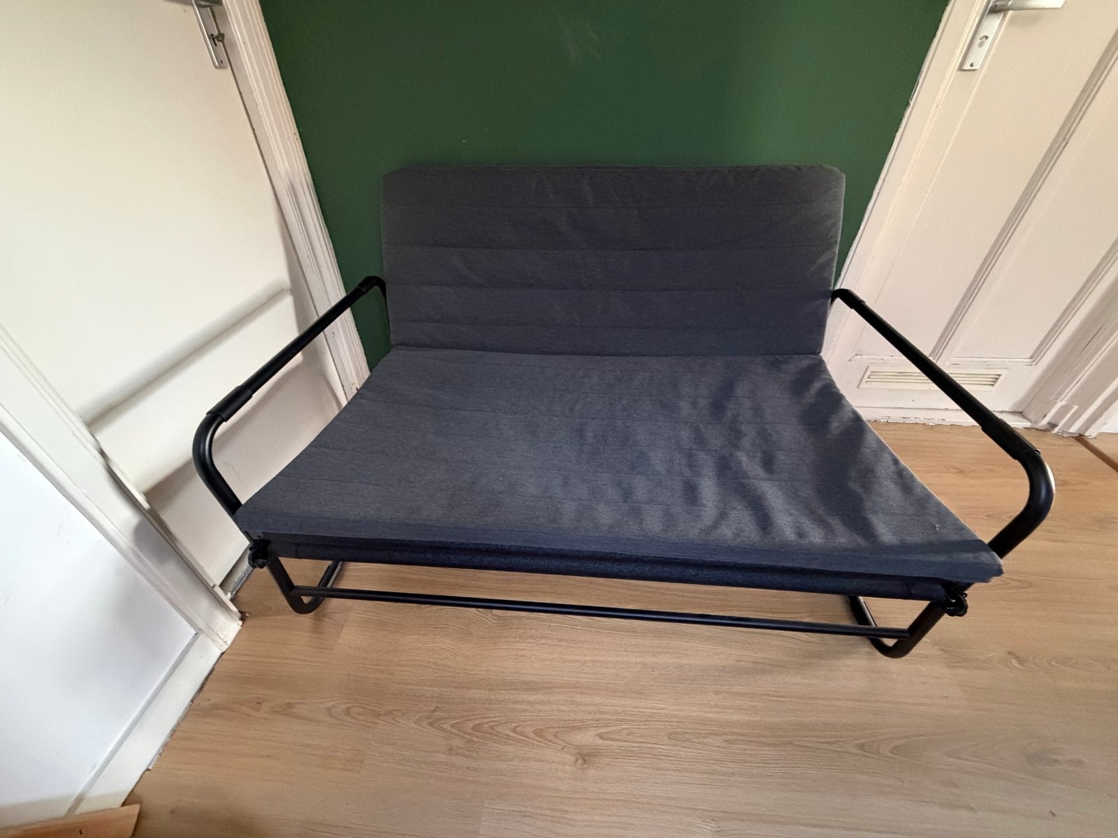 IKEA Hammarn Slaapbank - Donkergrijs/Zwart, Huis en Inrichting, Slaapkamer | Slaapbanken, Ophalen, Tweepersoons, Zo goed als nieuw