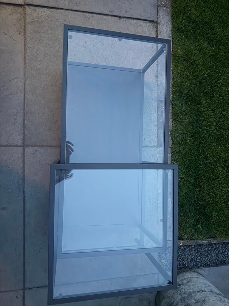 2 metalen/glazen tafeltjes zwart, Tuin en Terras, Kassen, Ophalen, Glas, Zo goed als nieuw, Staal
