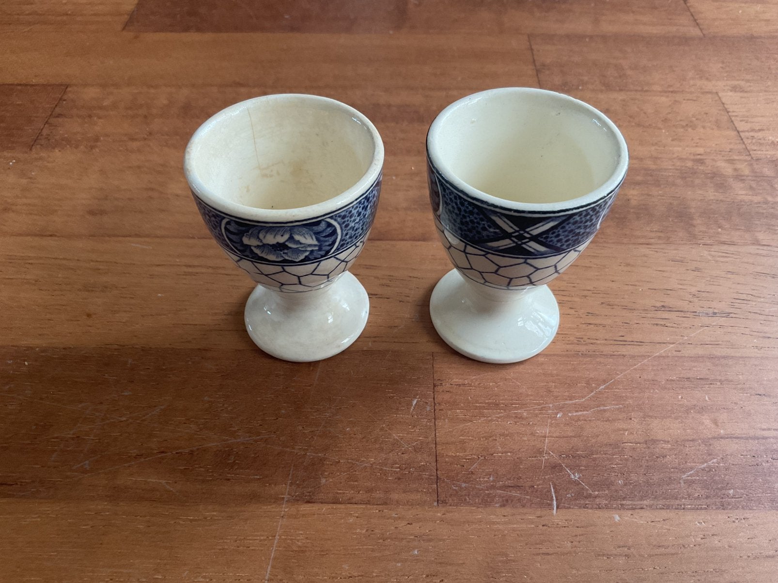 2 eierdopjes Societe Ceramique Butterfly servies, Gebruikt, Overige typen, Ophalen of Verzenden, Overige stijlen