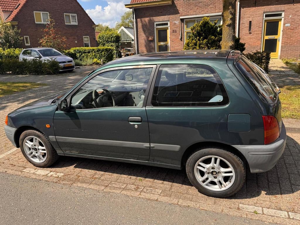 Toyota Starlet 1.3 16V stuurbekrachtiging automaat, Auto's, 74 pk, 4 cilinders, 400 kg, Origineel Nederlands