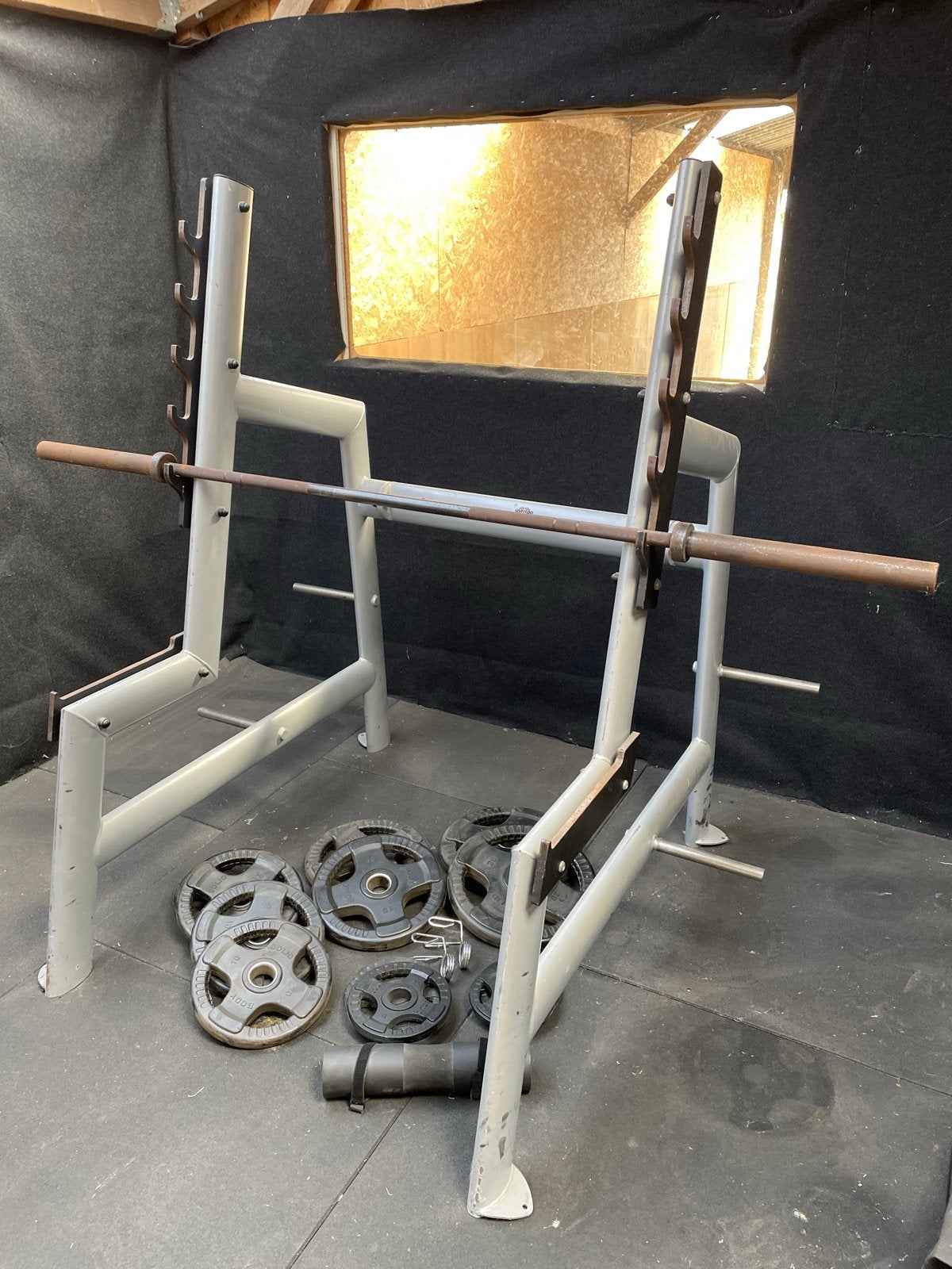 Gym80 Squatrack met ATX Halterstang en Halterschijven, Sport en Fitness, Fitnessmaterialen, Ophalen, Gebruikt, Benen, Halterstangen