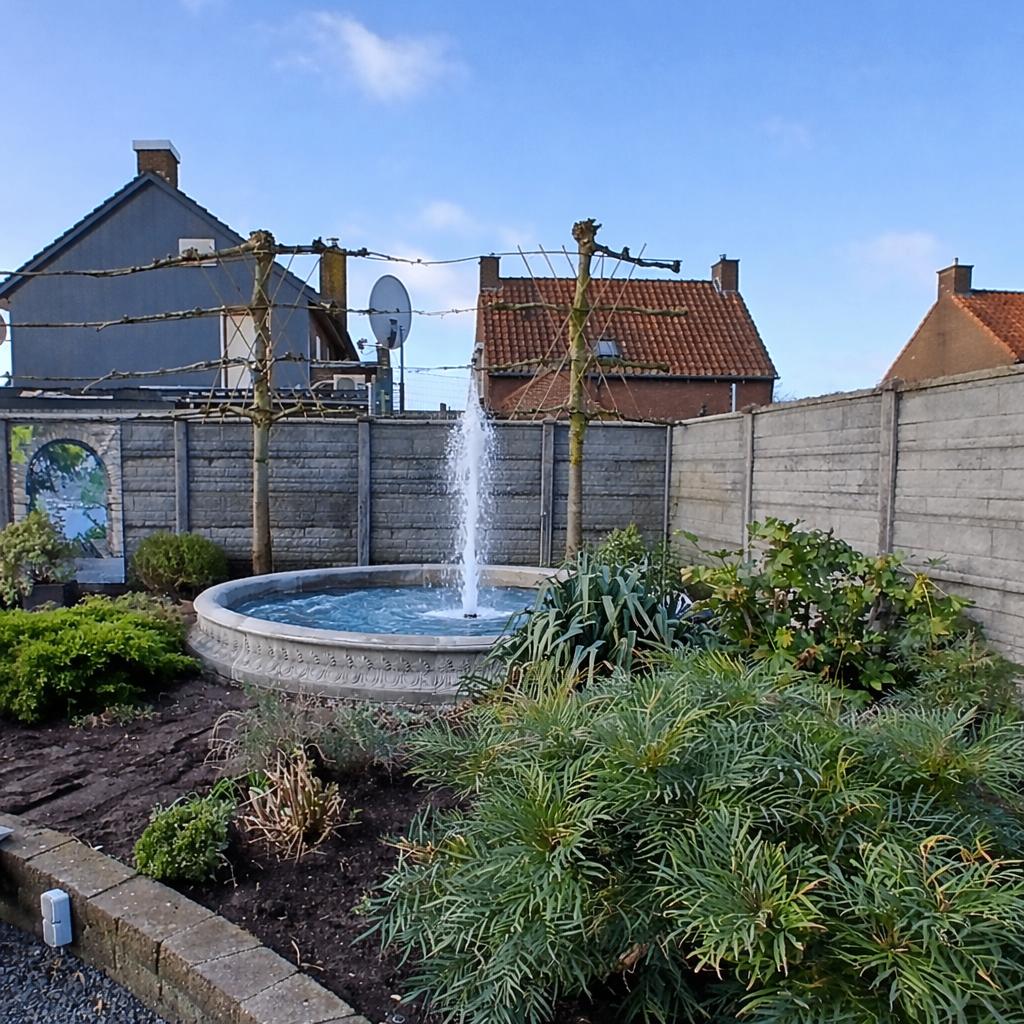 Fontein rand met waterfontein, Tuin en Terras, Waterpartijen en Fonteinen, Ophalen, Nieuw, Beton, Fontein