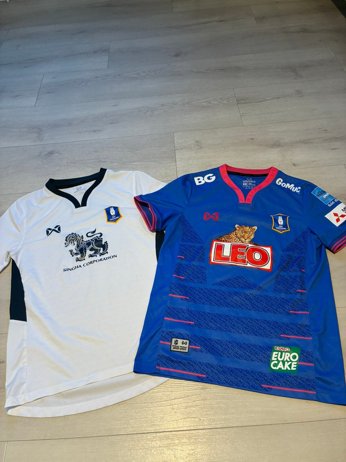 2 shirts BG Pathum United FC maat XS, Sport en Fitness, Maat XS of kleiner, Ophalen of Verzenden, Zo goed als nieuw, Shirt