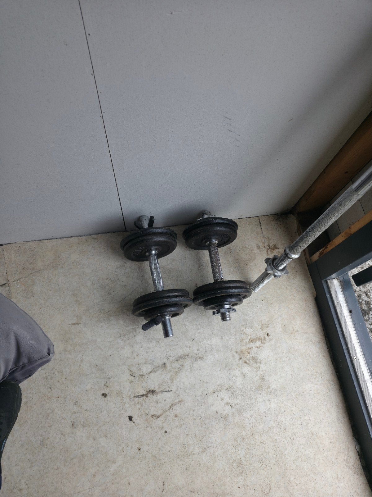 Dumbbells 13kg per stuk en halterstang 1.4m, Sport en Fitness, Fitnessmaterialen, Ophalen of Verzenden, Gebruikt, Rug, Dumbbell
