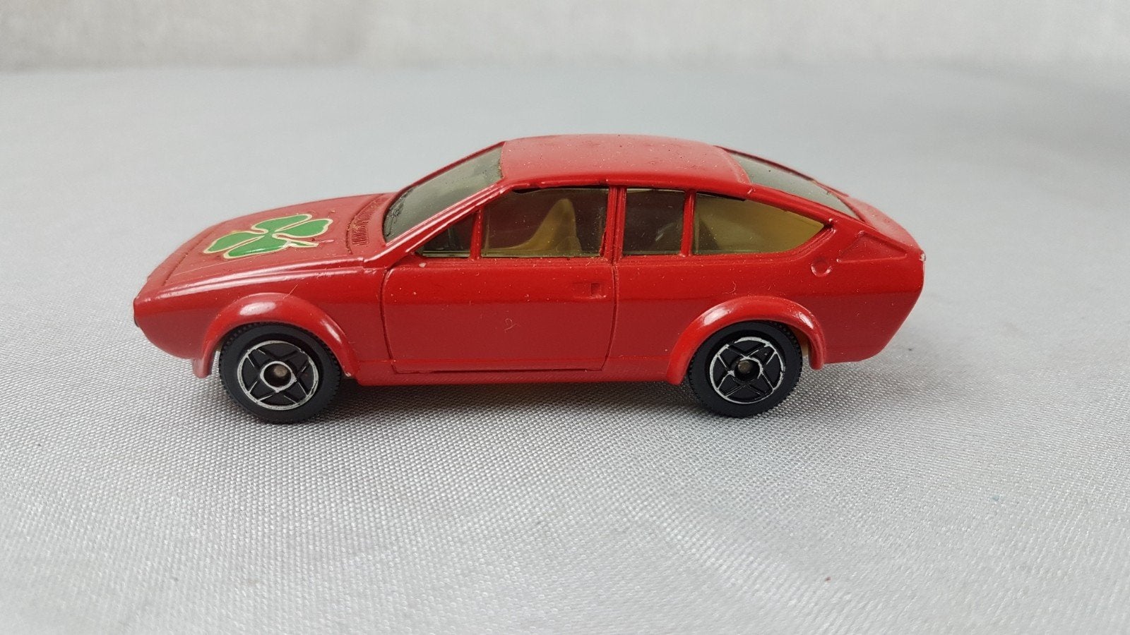 Dinky Toys Alfa Romeo Alfetta GTV, Ophalen of Verzenden, Gebruikt, Auto, Dinky Toys