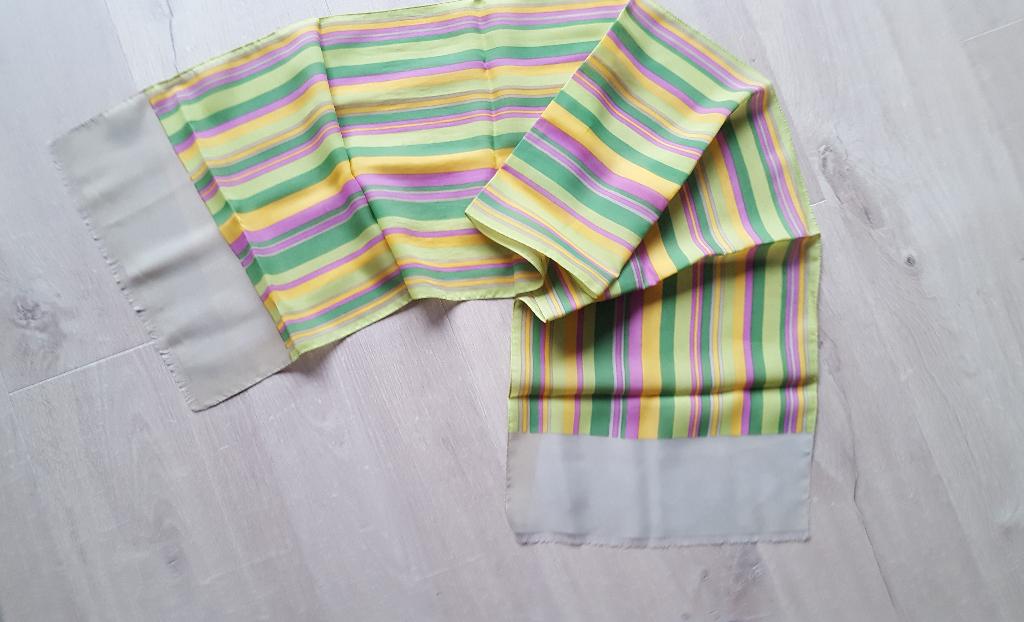 sjaaltje groen - geel - roze, Kleding | Dames, Mutsen, Sjaals en Handschoenen, Ophalen of Verzenden, Zo goed als nieuw, Maat 38/40 (M)