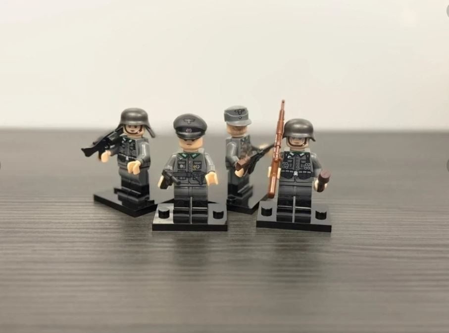 WW2 German Wehrmacht Infantry Squad (Late War) Minifigs, Ophalen of Verzenden, Landmacht, Duitsland, Miniatuur of Beeldje