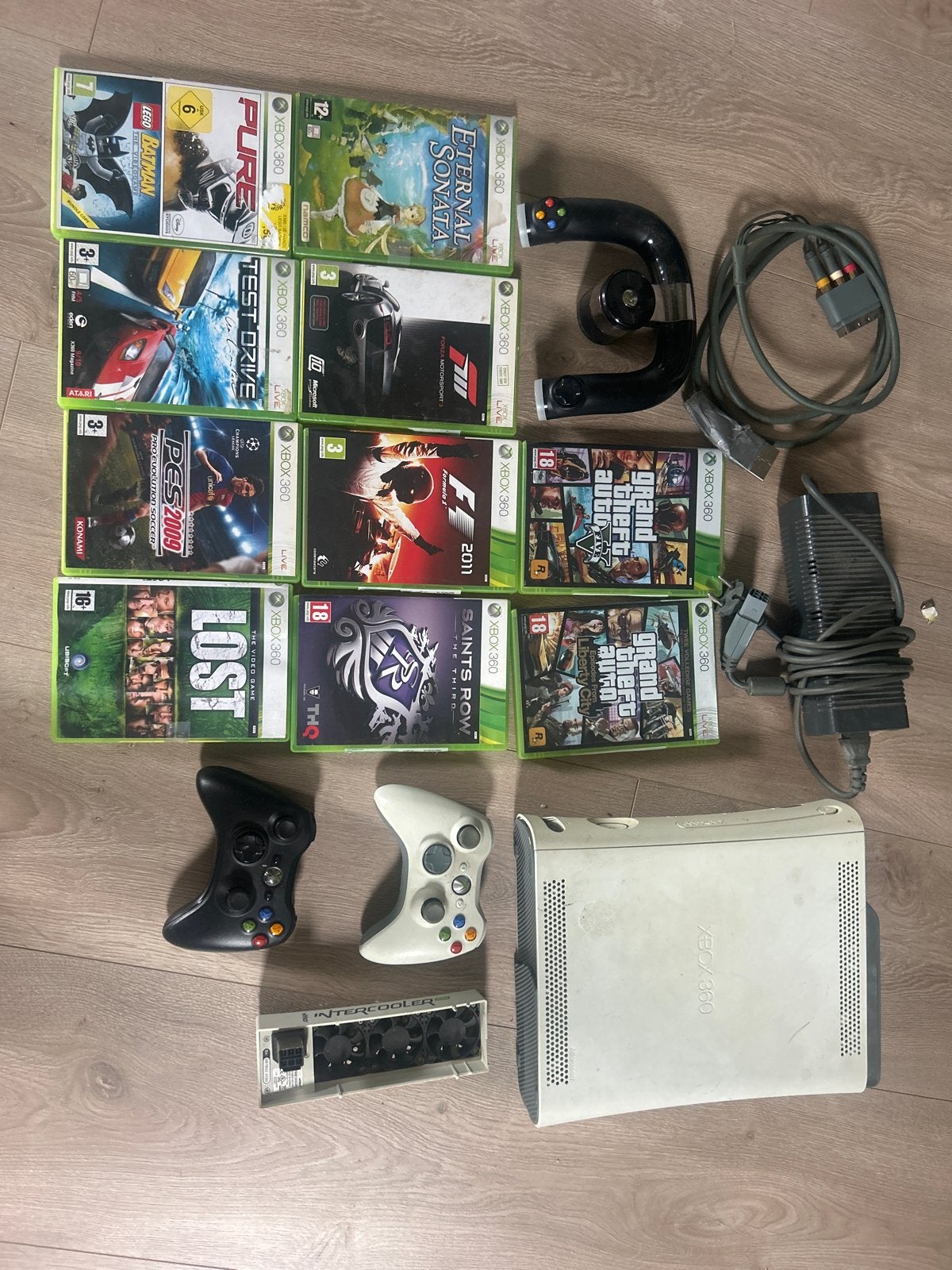 Xbox 360 Console + 10 Games, 2 Controllers en Accessoires, Gebruikt, Vanaf 18 jaar, Overige genres, 2 spelers