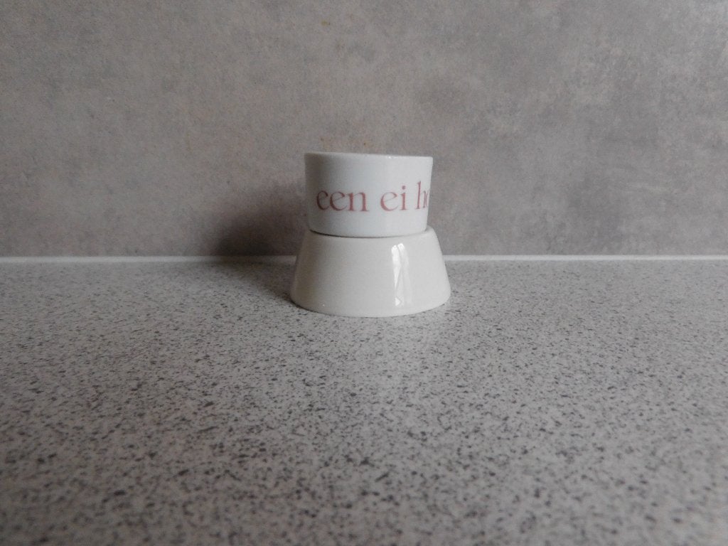 Eierdop hoog met houder een ei hoort erbij Lila, Huis en Inrichting, Overige typen, Ophalen of Verzenden, Zo goed als nieuw, Overige stijlen