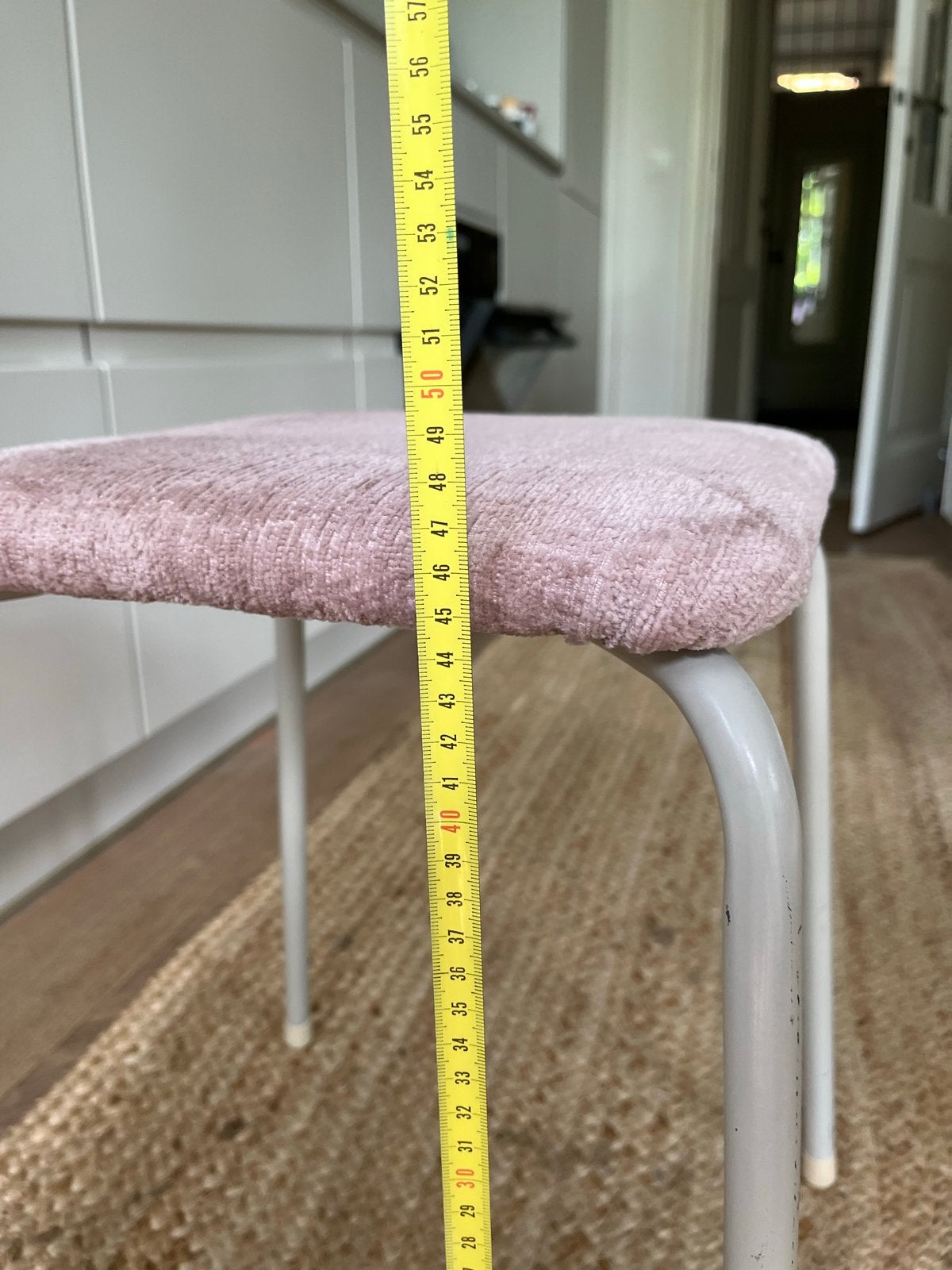 Roze bekleed krukje - Comfortabel en stijlvol, Huis en Inrichting, Krukjes, Ophalen of Verzenden, Gebruikt, Overige materialen