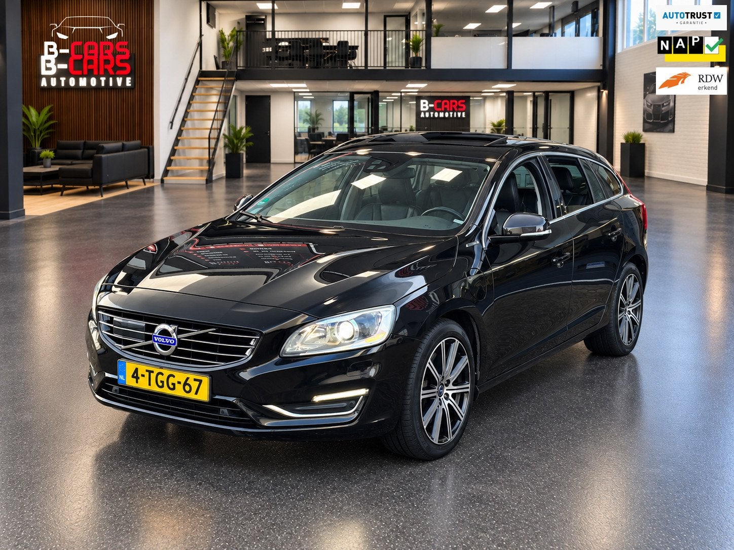 Volvo V60 2.4 D6 AWD Plug-In Hybrid Summum LEER|PANO|NAVI|XE, Automaat, Vierwielaandrijving, 212 €/maand, Te koop