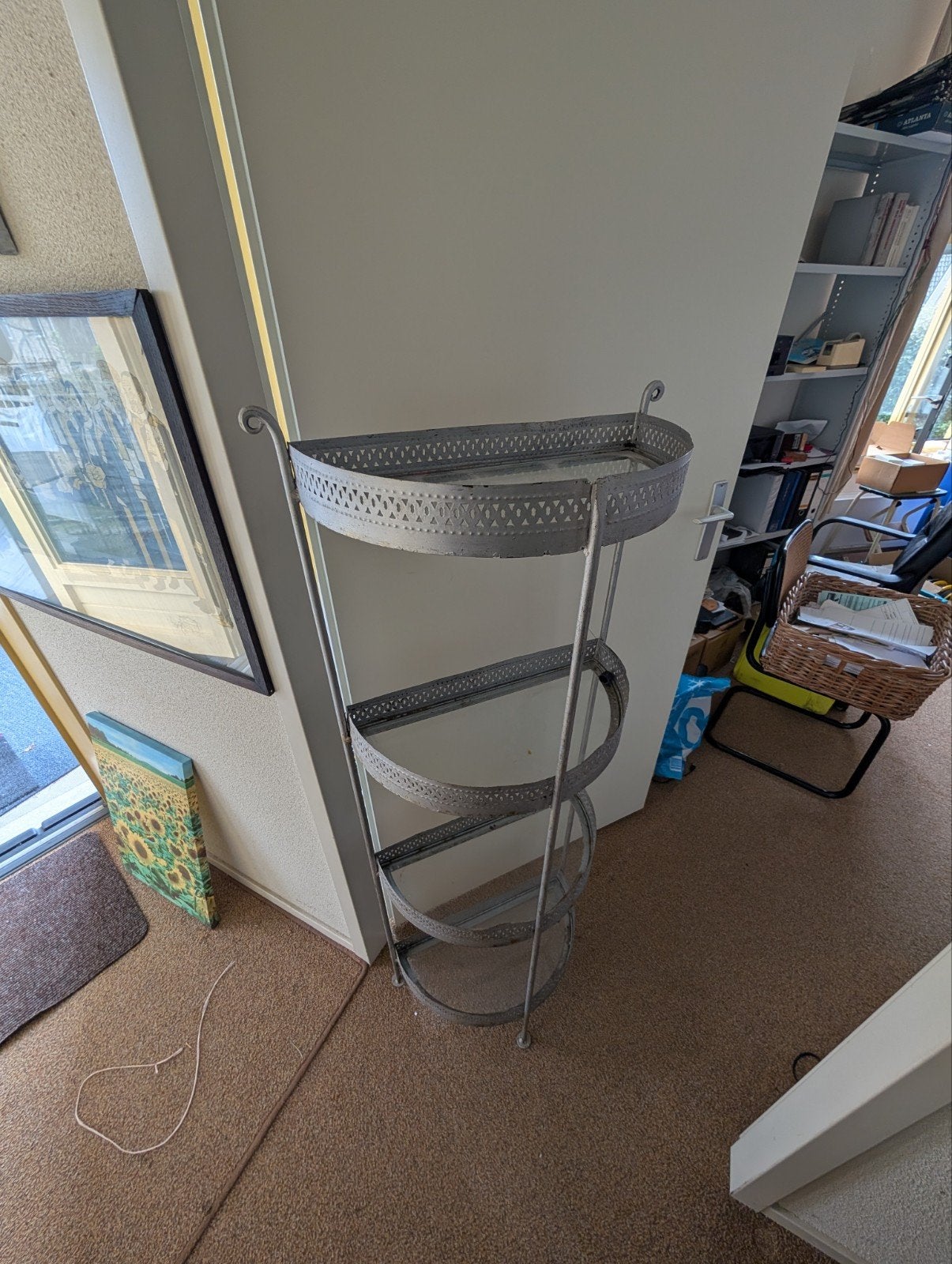 Metalen hoekrek met glazen planken, Huis en Inrichting, Ophalen, Gebruikt