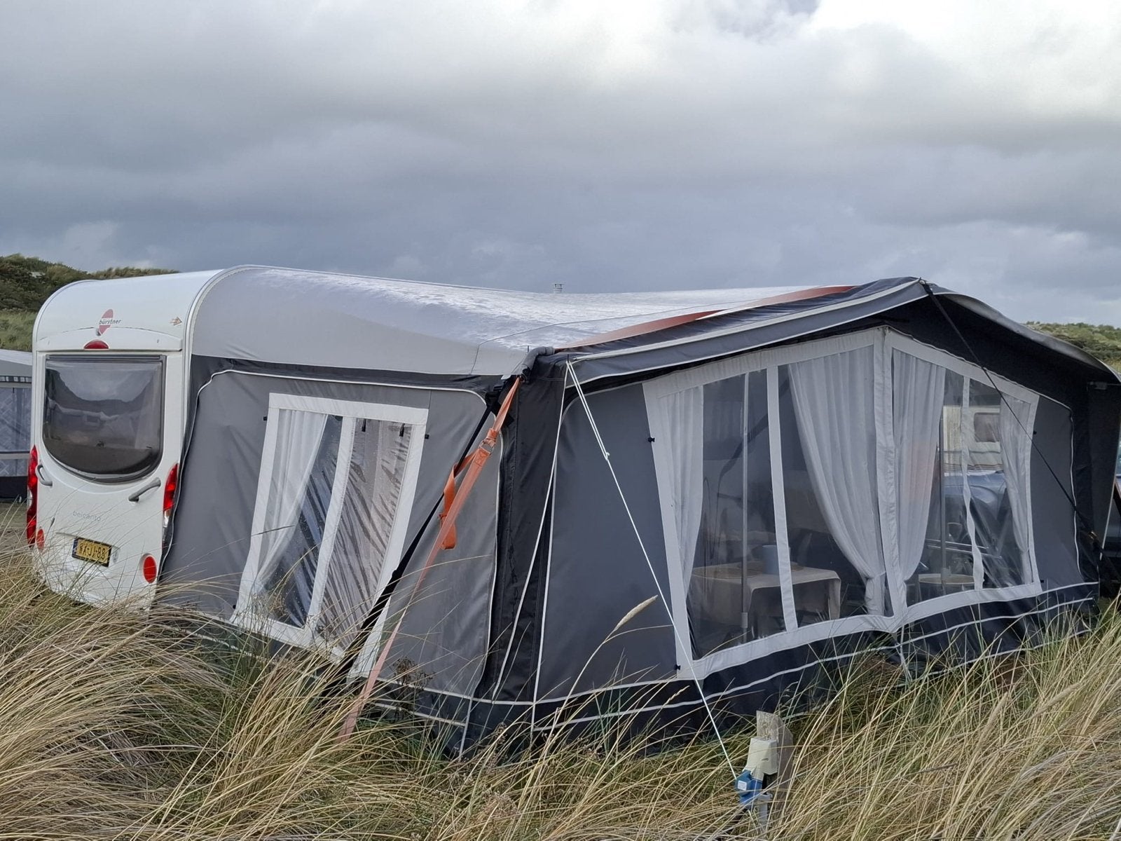 Bürstner Belcanto 525 TL met vaste plek op Duinoord Ameland, 2 aparte bedden, Rondzit, Particulier, Bürstner