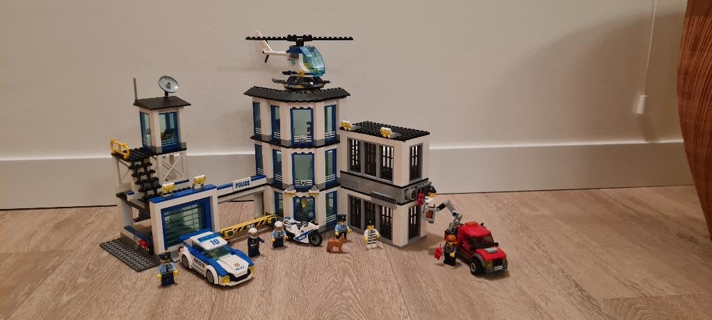 Lego city politieburo 60141, Kinderen en Baby's, City, Lego, Compleet, Ophalen of Verzenden