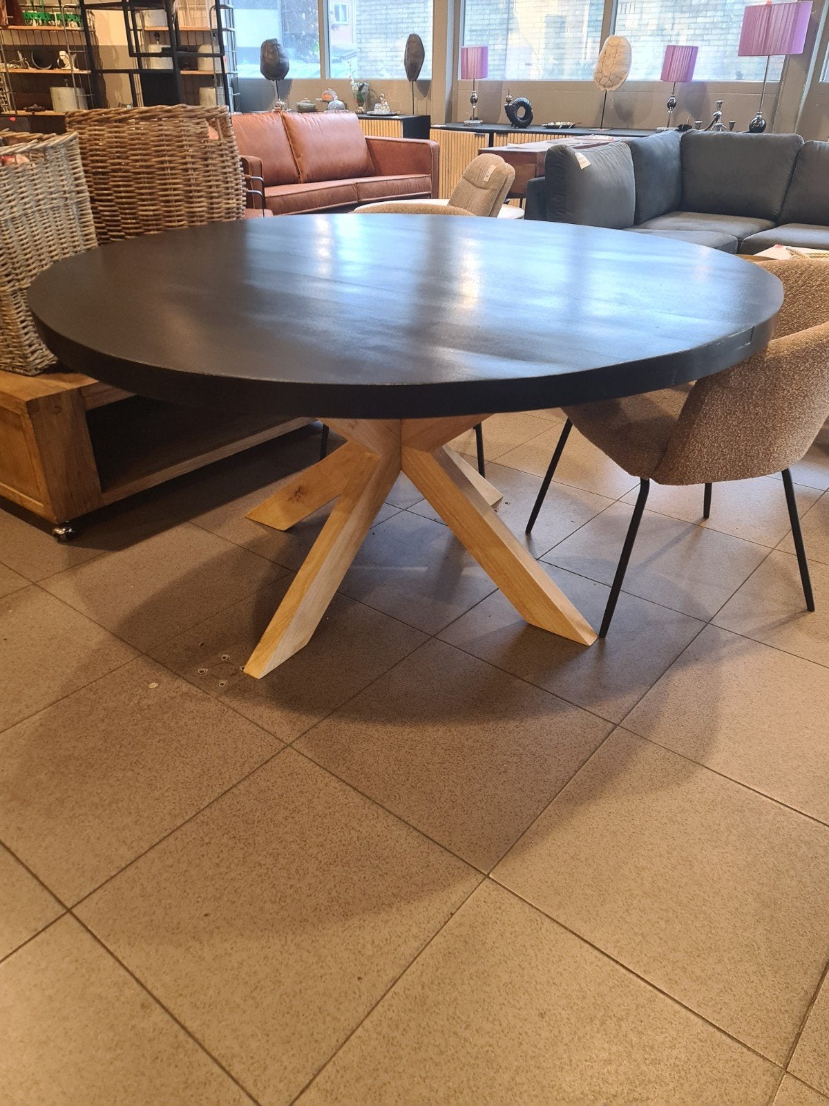 Nieuwe eettafel rond 150cm zwart mango spinpoot hout €350, Ophalen, Hout, Zwart, .