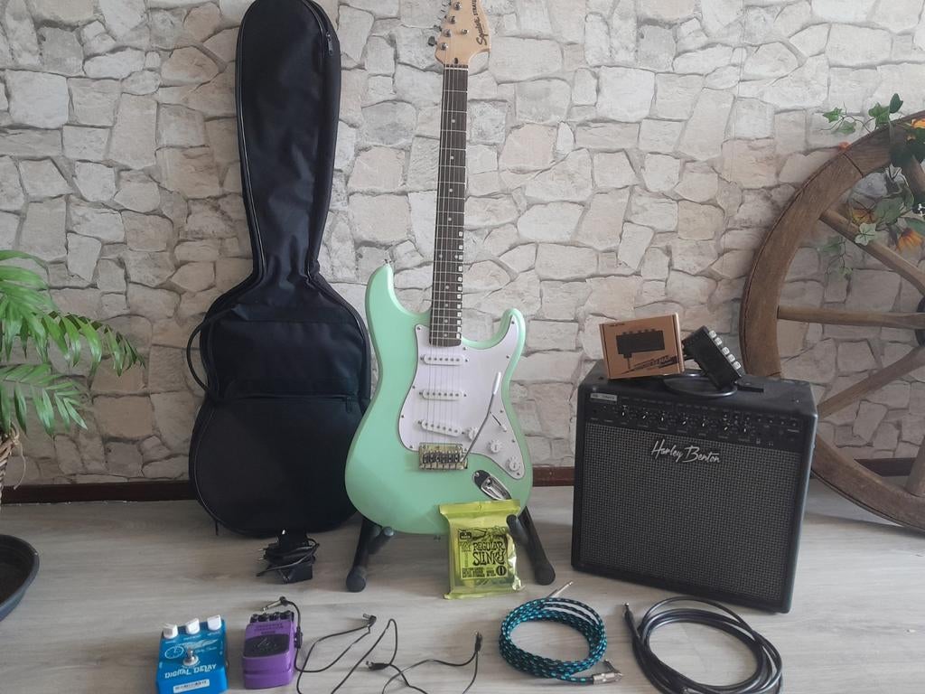 Elektrische gitaar squier hele set, Muziek en Instrumenten, Snaarinstrumenten | Gitaren | Elektrisch, Ophalen, Zo goed als nieuw