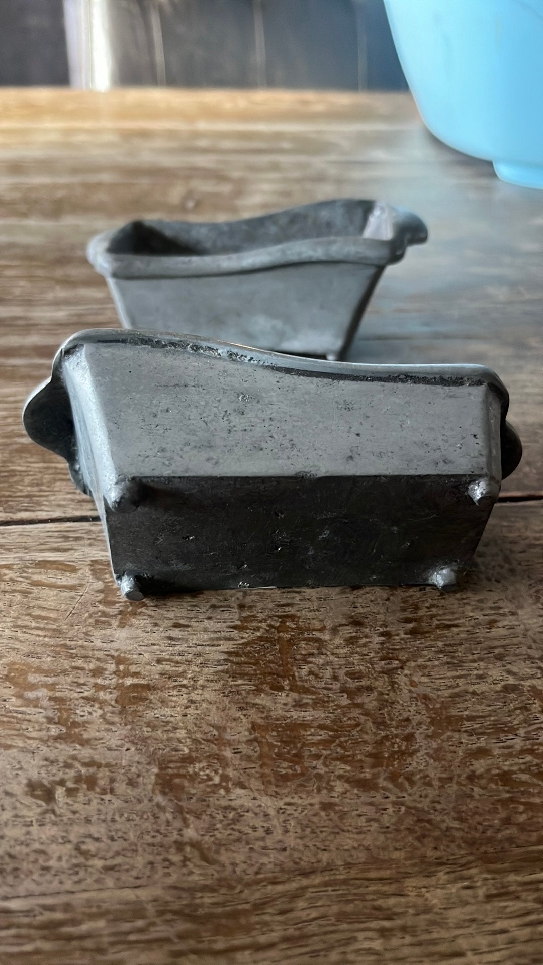 Twee mid-century Belgische asbakjes van gietaluminium, Ophalen of Verzenden