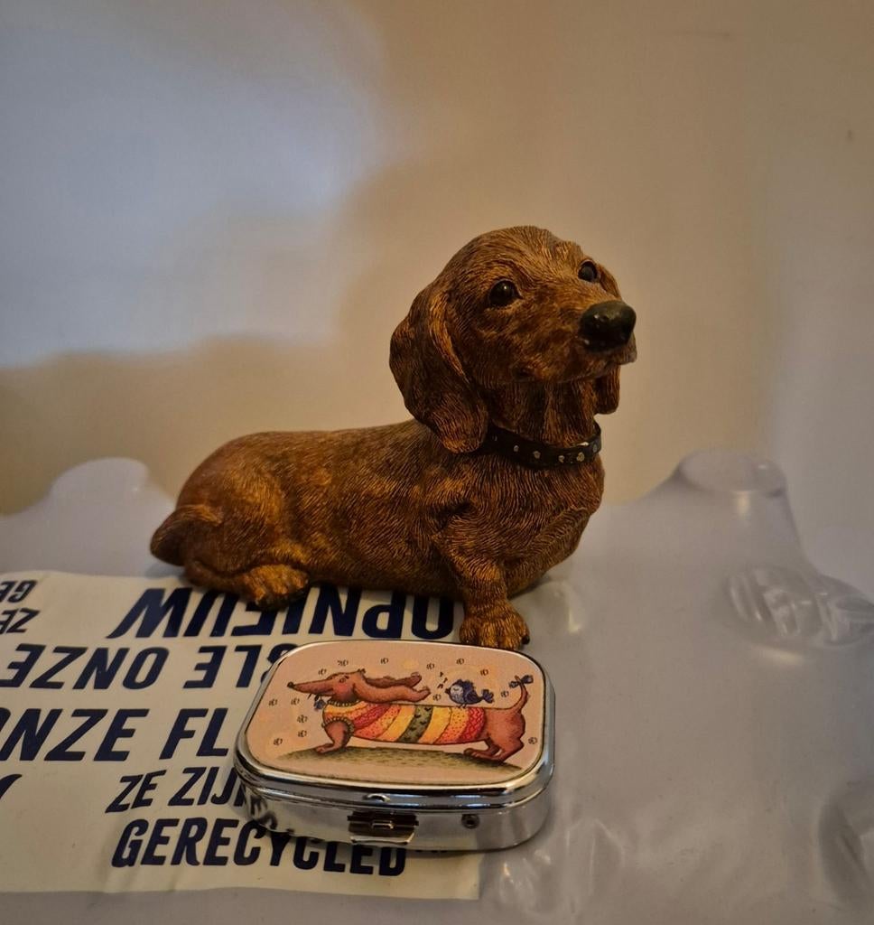 Teckel beeldje en pillendoosje, Verzenden, Gebruikt, Dier