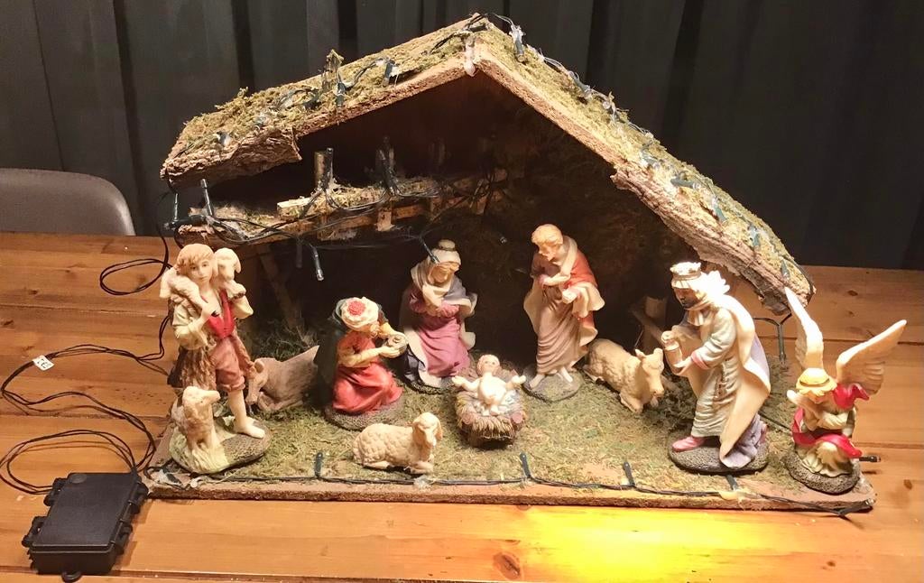 KERSTSTAL MET BEELDENGROEP EN VERLICHTING, Ophalen of Verzenden, Gebruikt