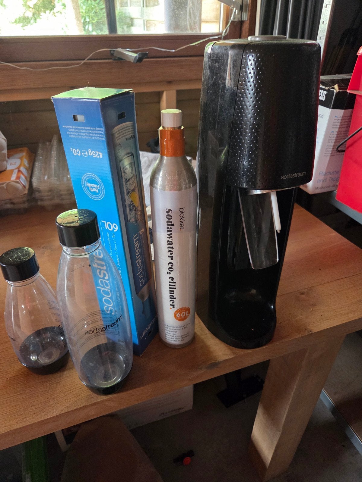 Sodastream met CO2 cilinder en flessen, Witgoed en Apparatuur, Ophalen of Verzenden, Gebruikt