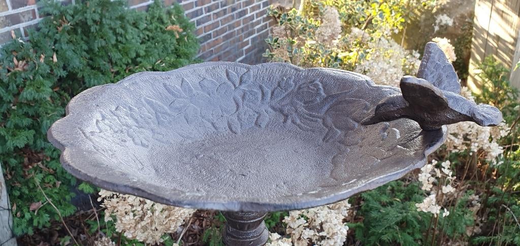 VOGELDRINKSCHAAL OP VOET/DRINKSCHAAL /gietijzer / 59 cm hoog, Tuin en Terras, Vogelhuisjes en Vogelbaden, Info@huisentuindecoratiemarie.nl54,95