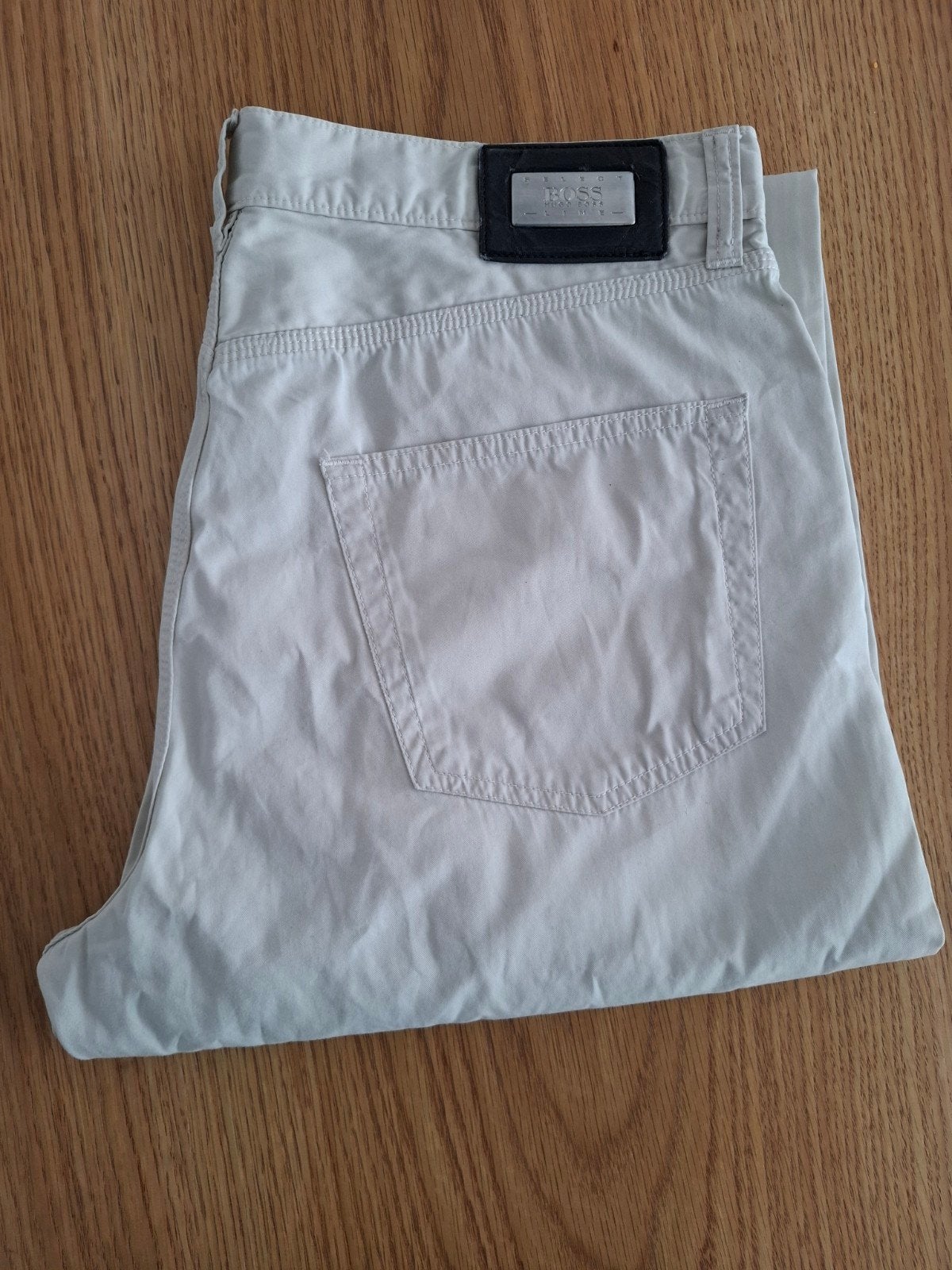Hugo Boss Chino - Maat 34-36 - Zo goed als nieuw, Kleding | Heren, Broeken en Pantalons, Beige, Overige maten, Ophalen of Verzenden