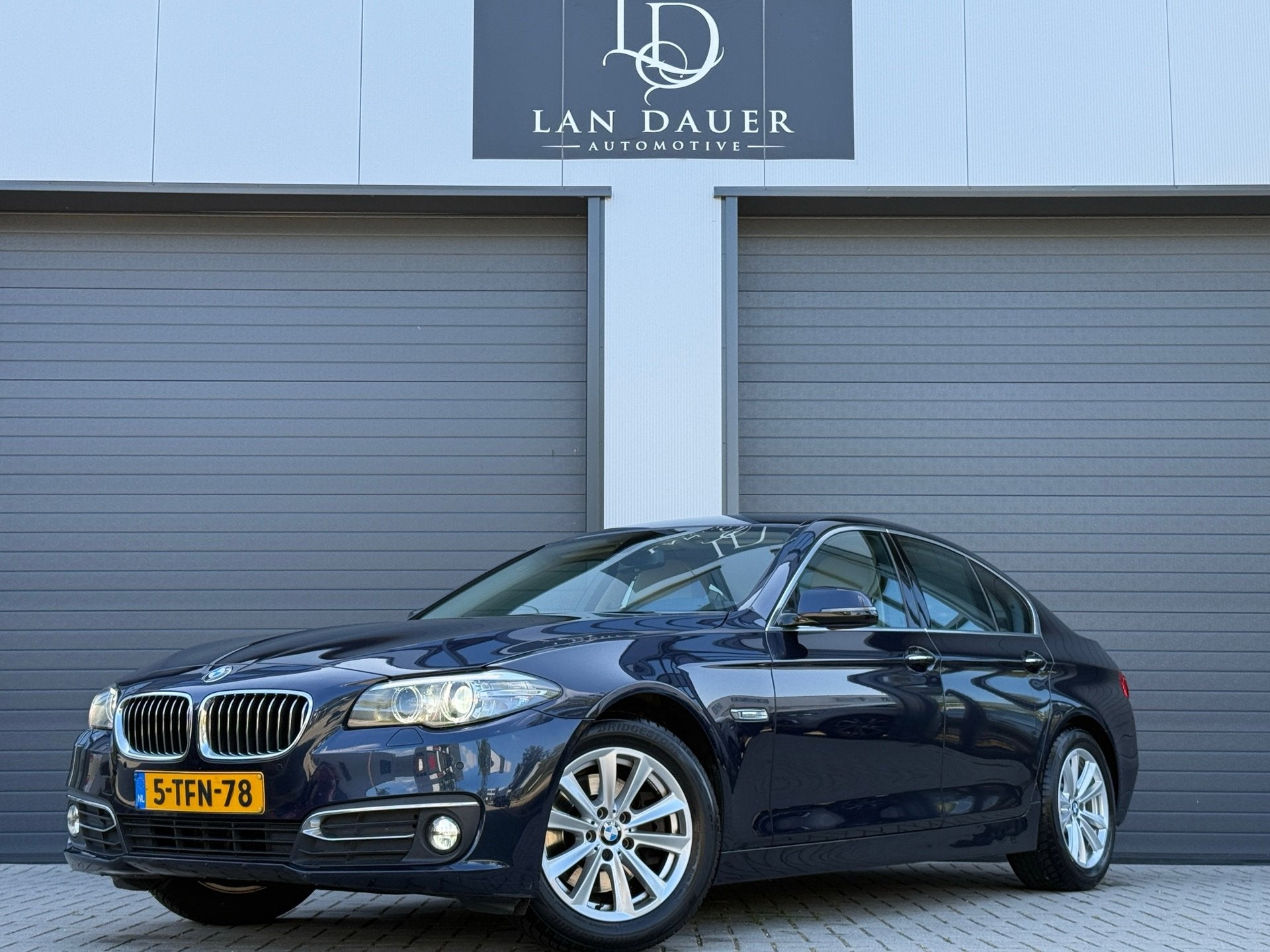 BMW 5-serie 520i Luxury Edition AUTOMAAT / 1e EIG / TREKHAAK, Automaat, Automatische klimaatregeling, Achterwielaandrijving, Gebruikt