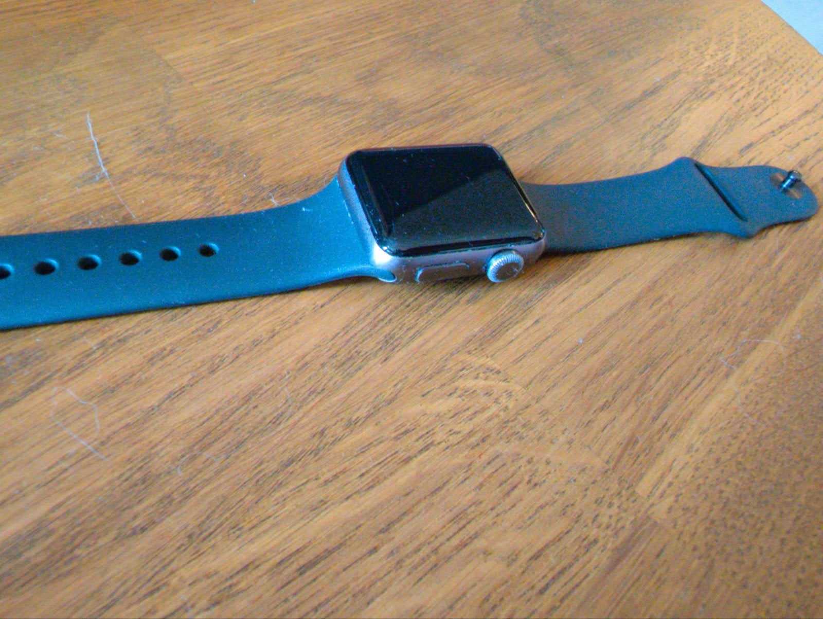 Foto 3 van iPhone 13 128GB Blauw met Apple Watch Series 3